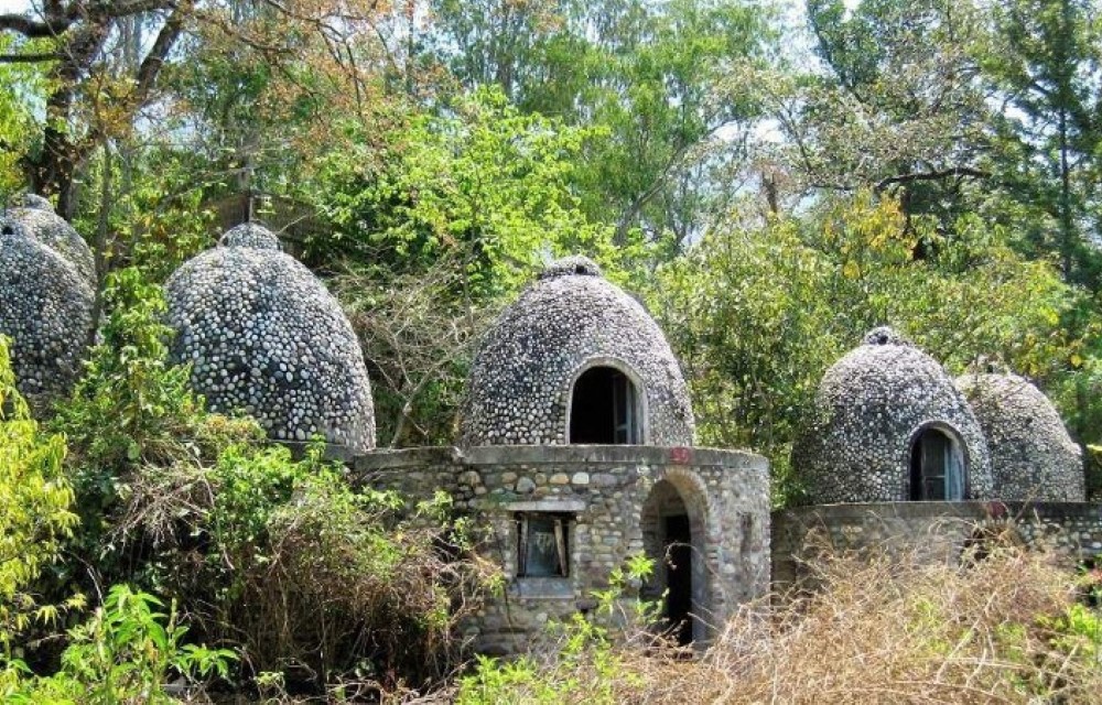 Aloha Apartment by Alka Attraction Pictures