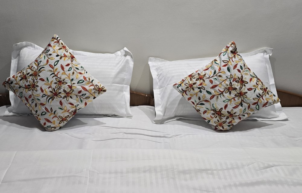 Aloha Apartment by Alka Image's